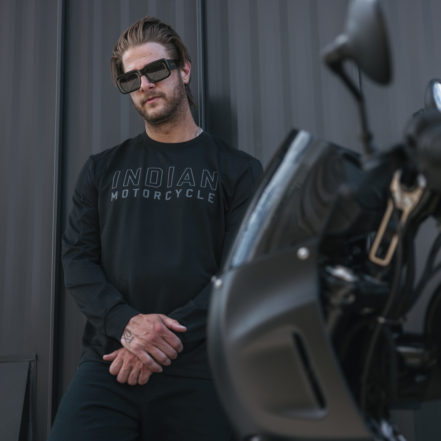 Men's Outline Logo Athlete Long Sleeve T-Shirt, Black | Indian