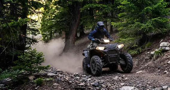 Conduite d’un Sportsman en forêt