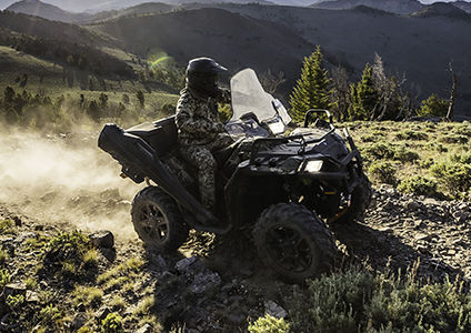 Polaris Sportsman 850 avec pare-brise et étui pour pistolet Kolpin