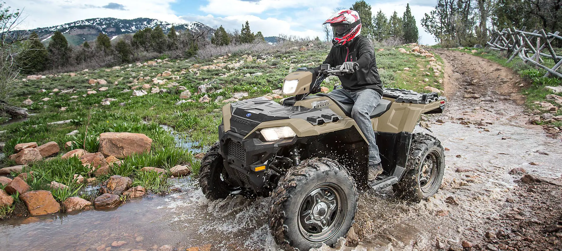 sportsman 850 atravesando un charco