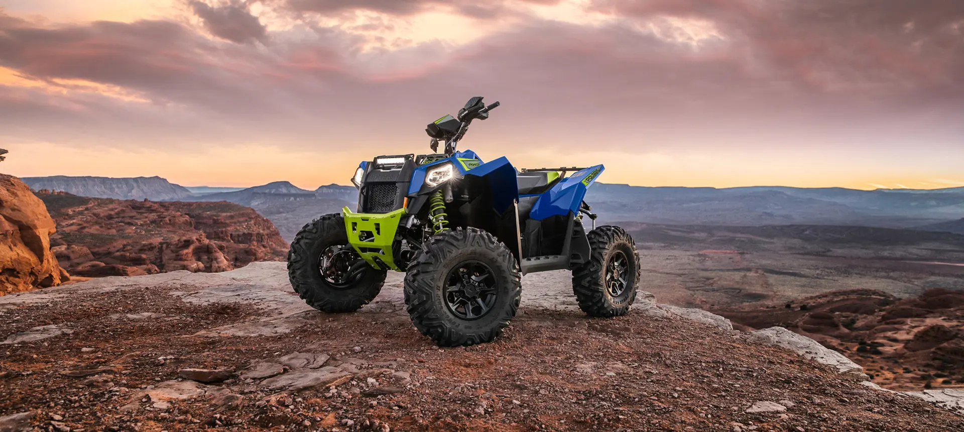 polaris scrambler xp 1000 s in radar blue on a cliff