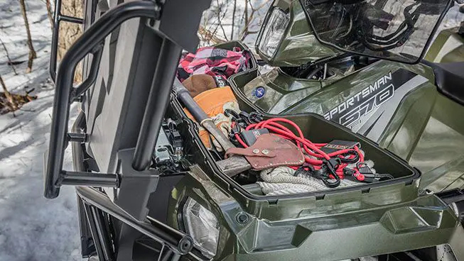Compartimento del portaequipajes delantero en el polaris sportsman 6x6 570