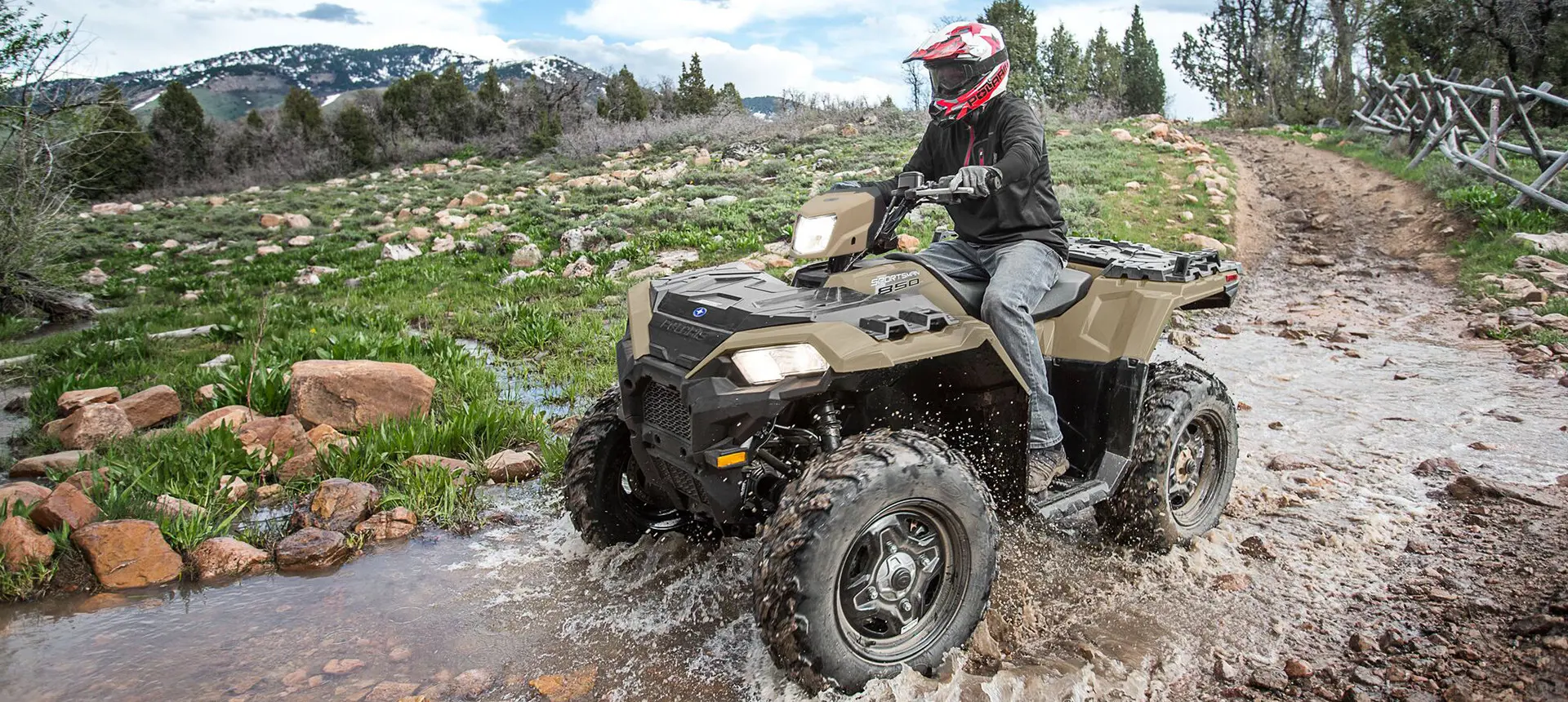 Sportsman 850 avançant dans un cours d’eau