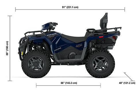 Vista lateral del Polaris Sportsman Touring 570 Premium de 2025 en Springfield Blue con dimensiones de altura, ancho y longitud.