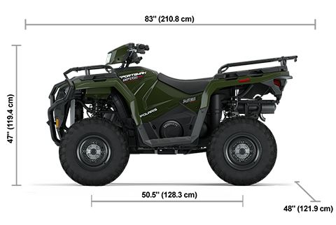 Vista lateral del Polaris Sportsman 570 EPS de 2025 en Sage Green con dimensiones de altura, ancho y longitud.
