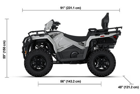 Vue latérale du Polaris Sportsman Touring 570 Ultimate 2026 couleur Turbo Silver avec les dimensions de hauteur, de largeur et de longueur.