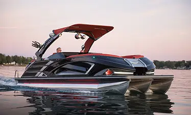 bennington qx sport pontoon boat floating on a lake
