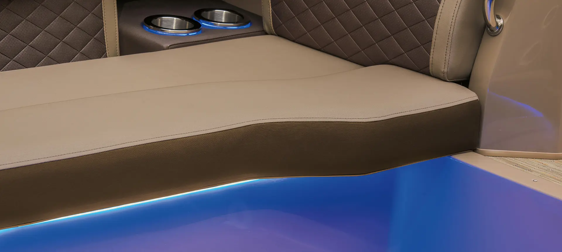 integrated cup holders and lighting on a bennington l bowrider pontoon boat