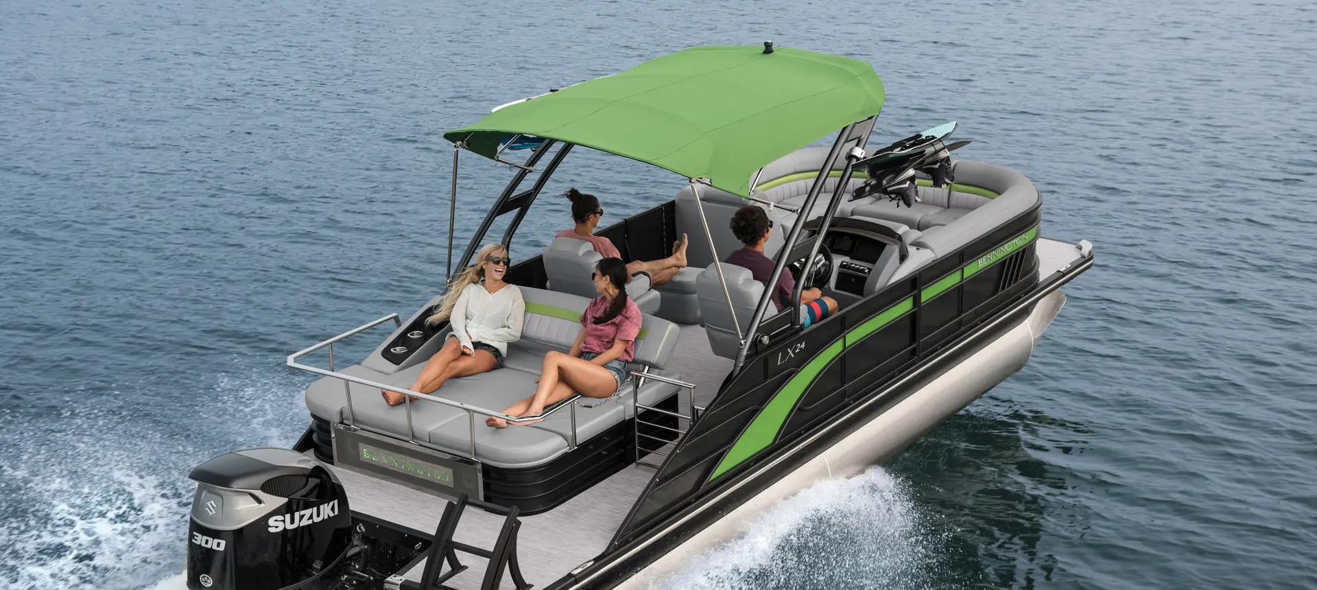 bennington lx pontoon boat cruising on a lake