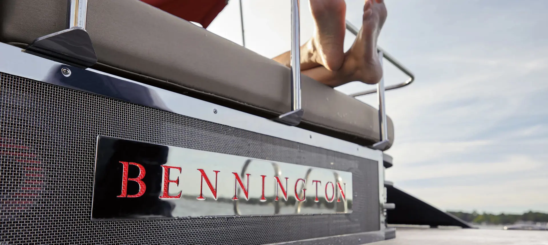 The bennington logo on a lx pontoon boat