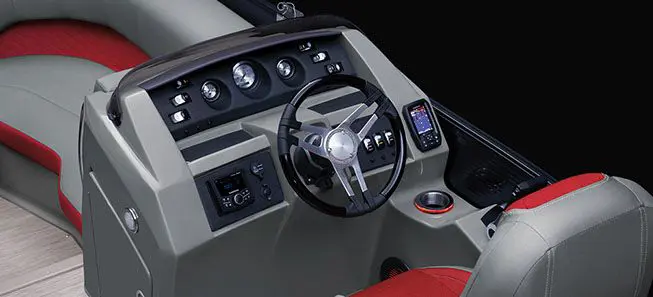 steering console on a bennington l bowrider pontoon boat