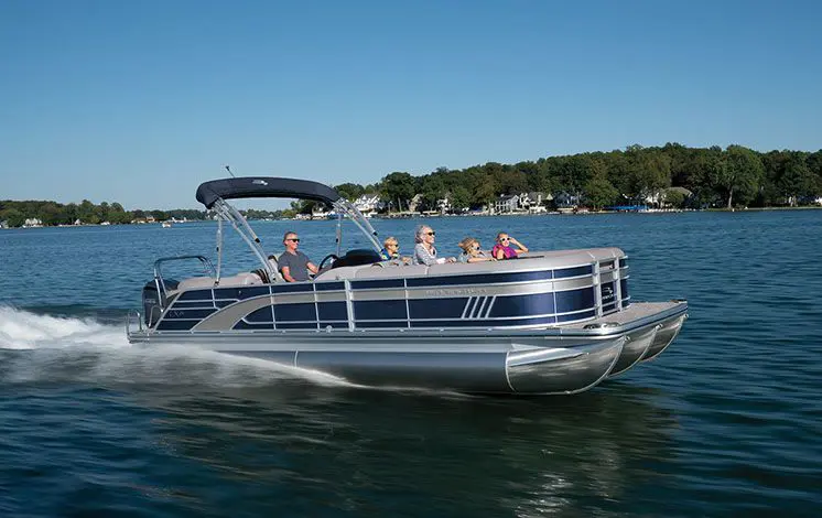 bennington lx pontoon boat cruising on a lake