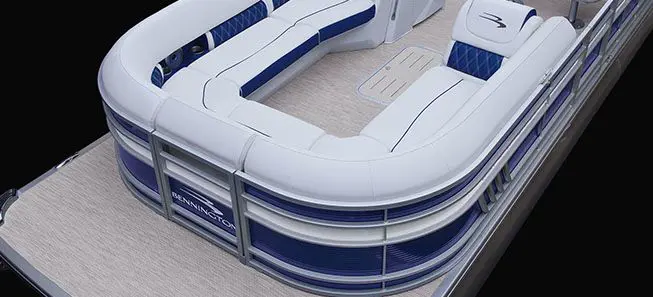 aerial view of the bow seating on a bennington lx pontoon boat with entertainment floor plan