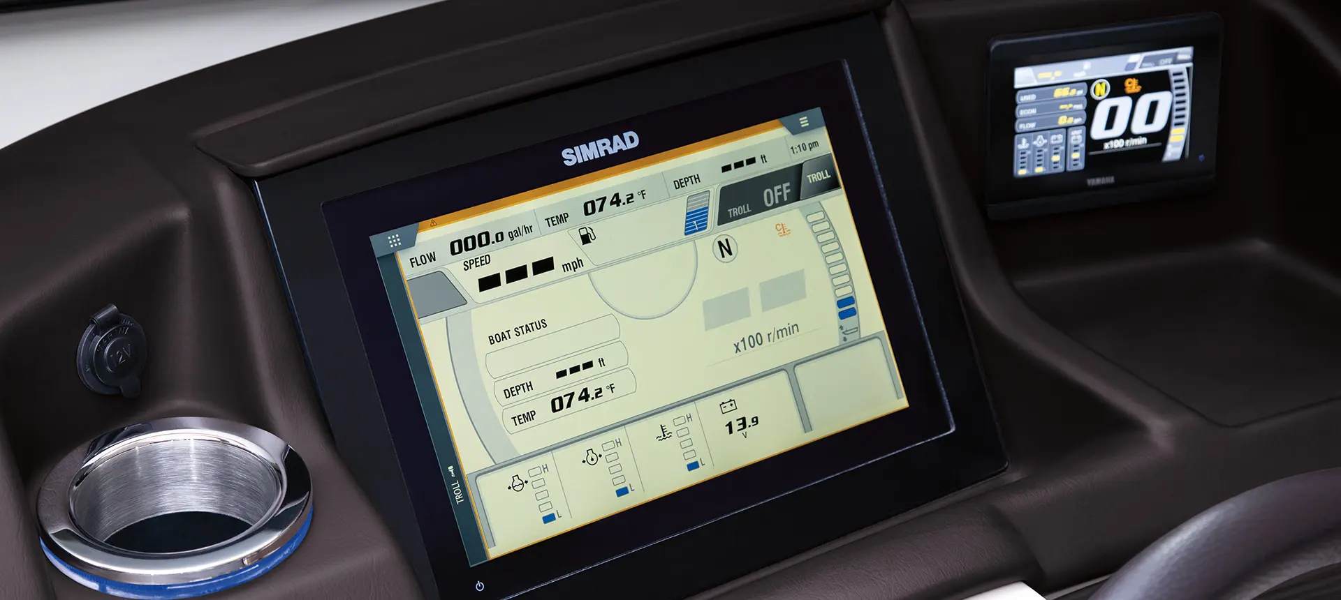 simrad screen on a bennington q pontoon boat