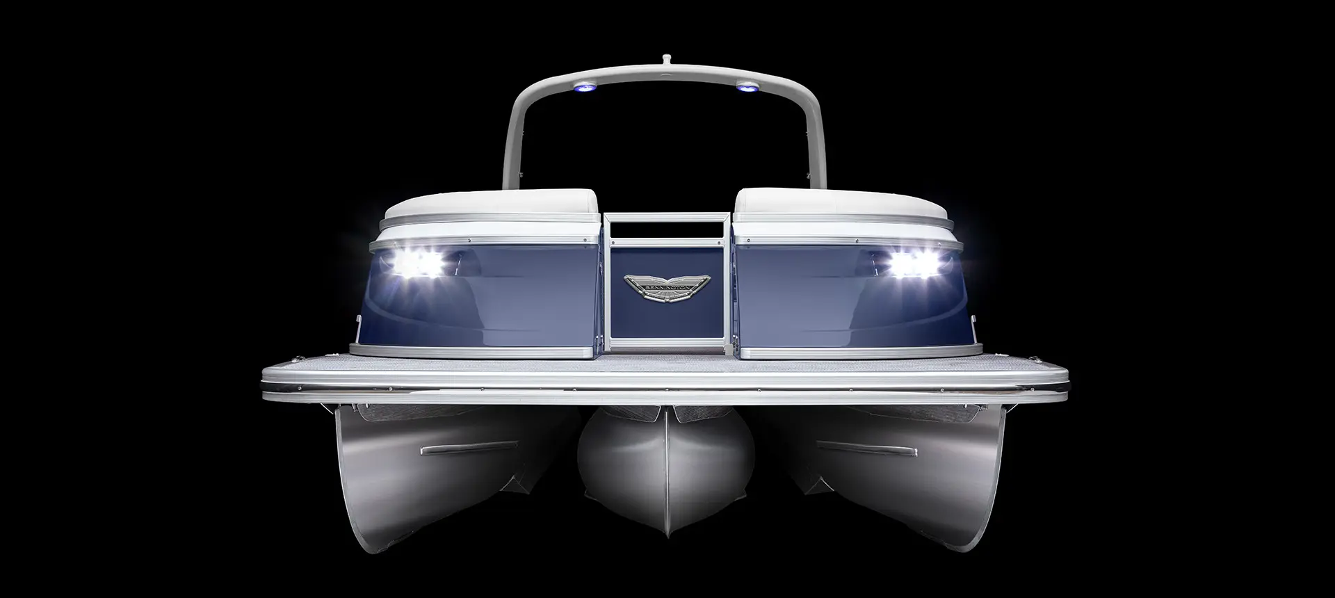 bow focused view of a bennington q tritoon boat