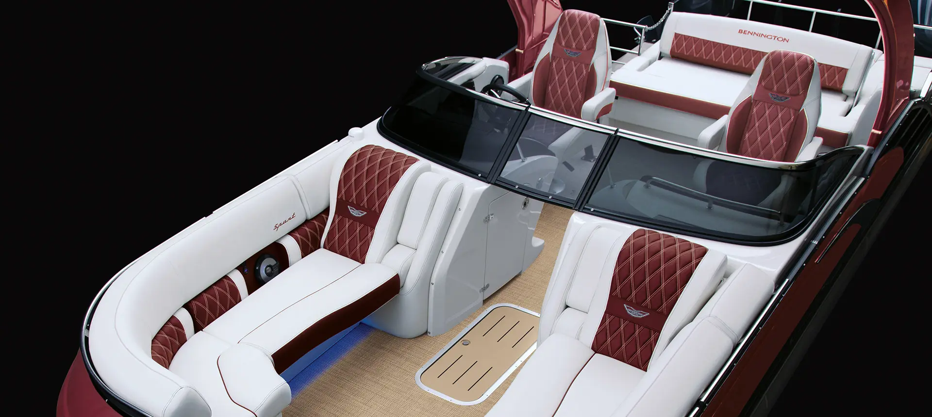 aerial view of a Bennington QX pontoon with swingback floor plan