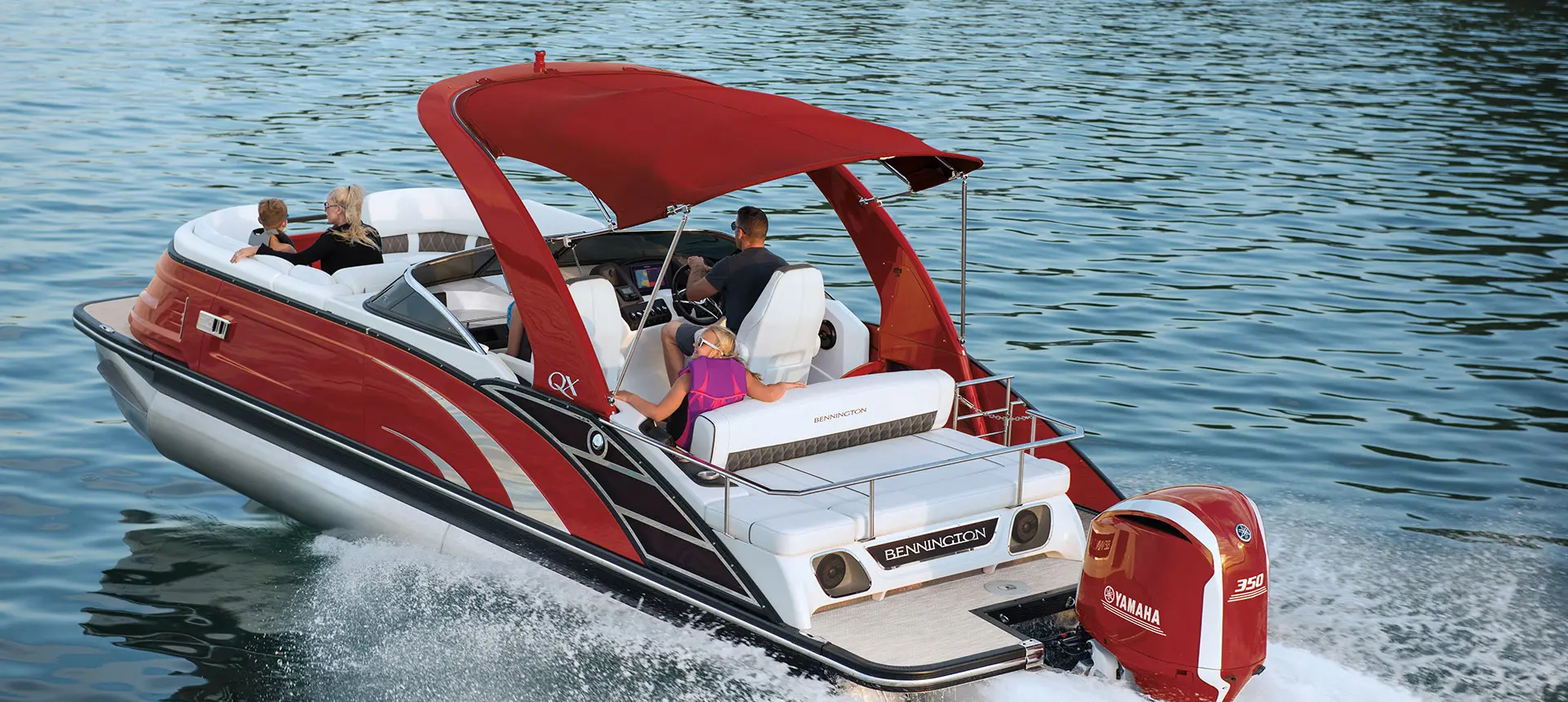 rear view of a Bennington QX pontoon on a lake