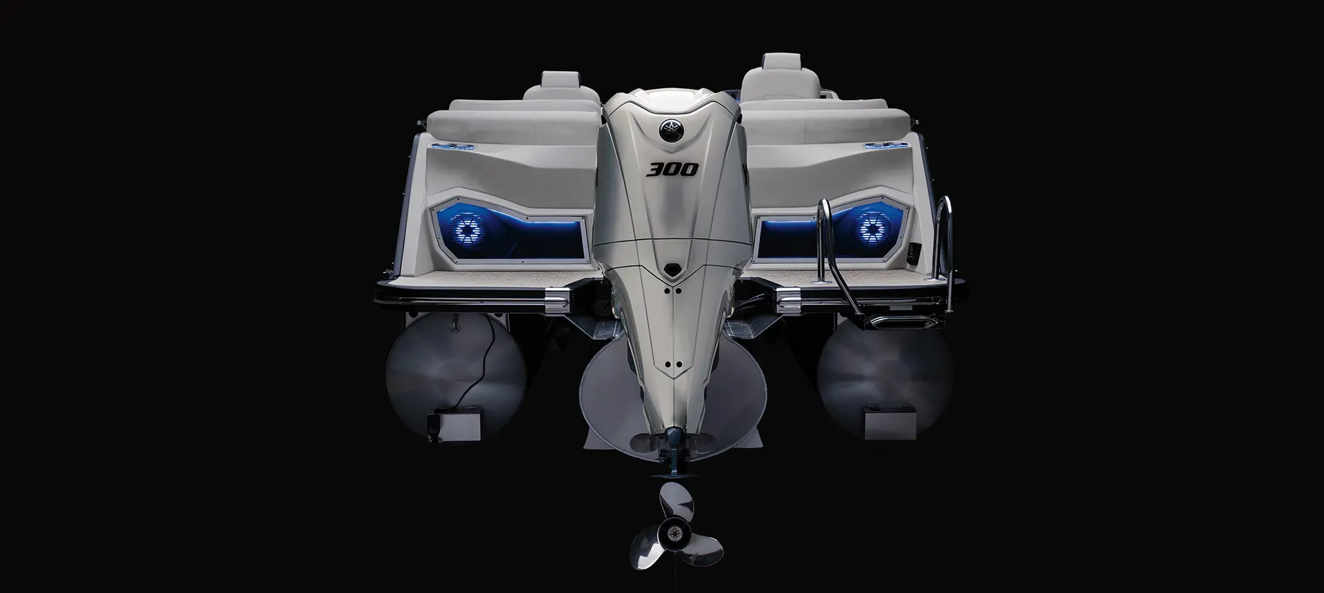 stern view of a Bennington QX pontoon boat