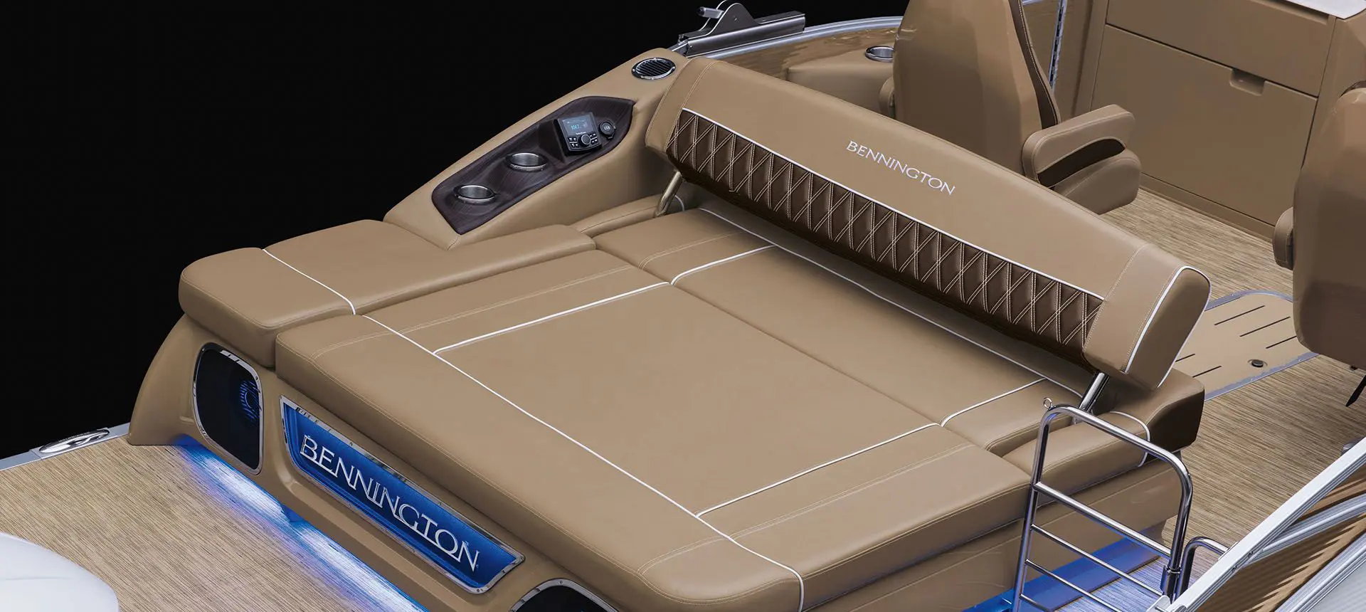 aerial view of a Bennington R Bowrider Pontoon Boat with swingback floor plan