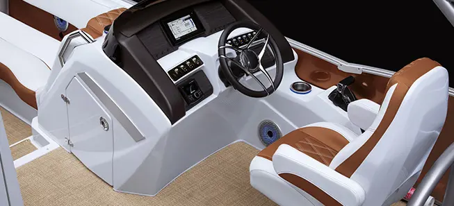 captain's chair and steering console on a Bennington R Bowrider Pontoon Boat