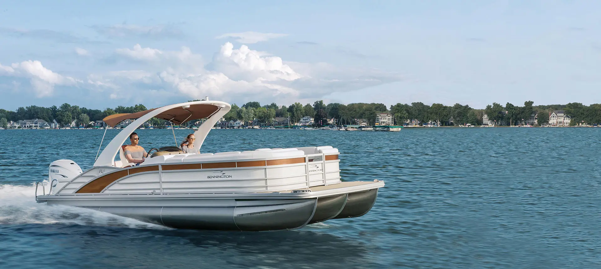 white Bennington R pontoon on a ride in a lake