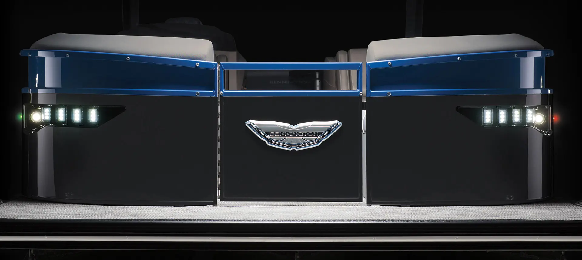 rear view of a Bennington RX Sport pontoon boat