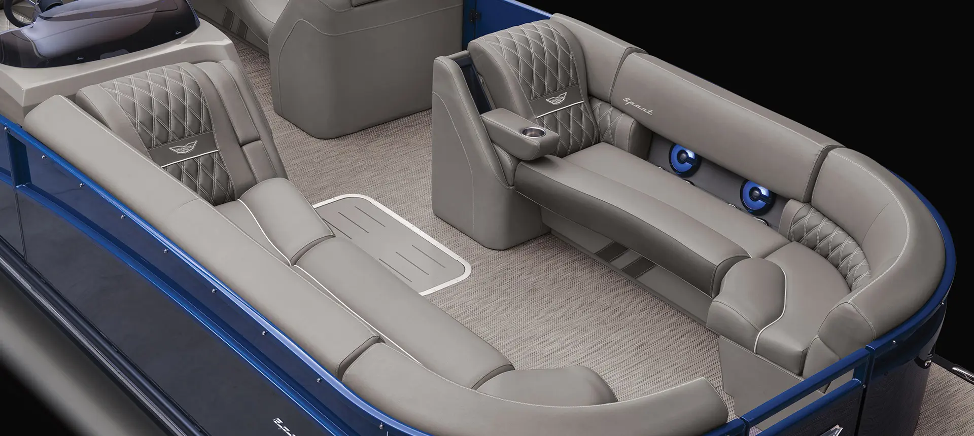 u-shaped seating on a Bennington RX Sport pontoon boat