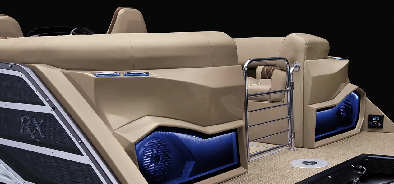 stern gate on a Bennington RX Sport pontoon boat