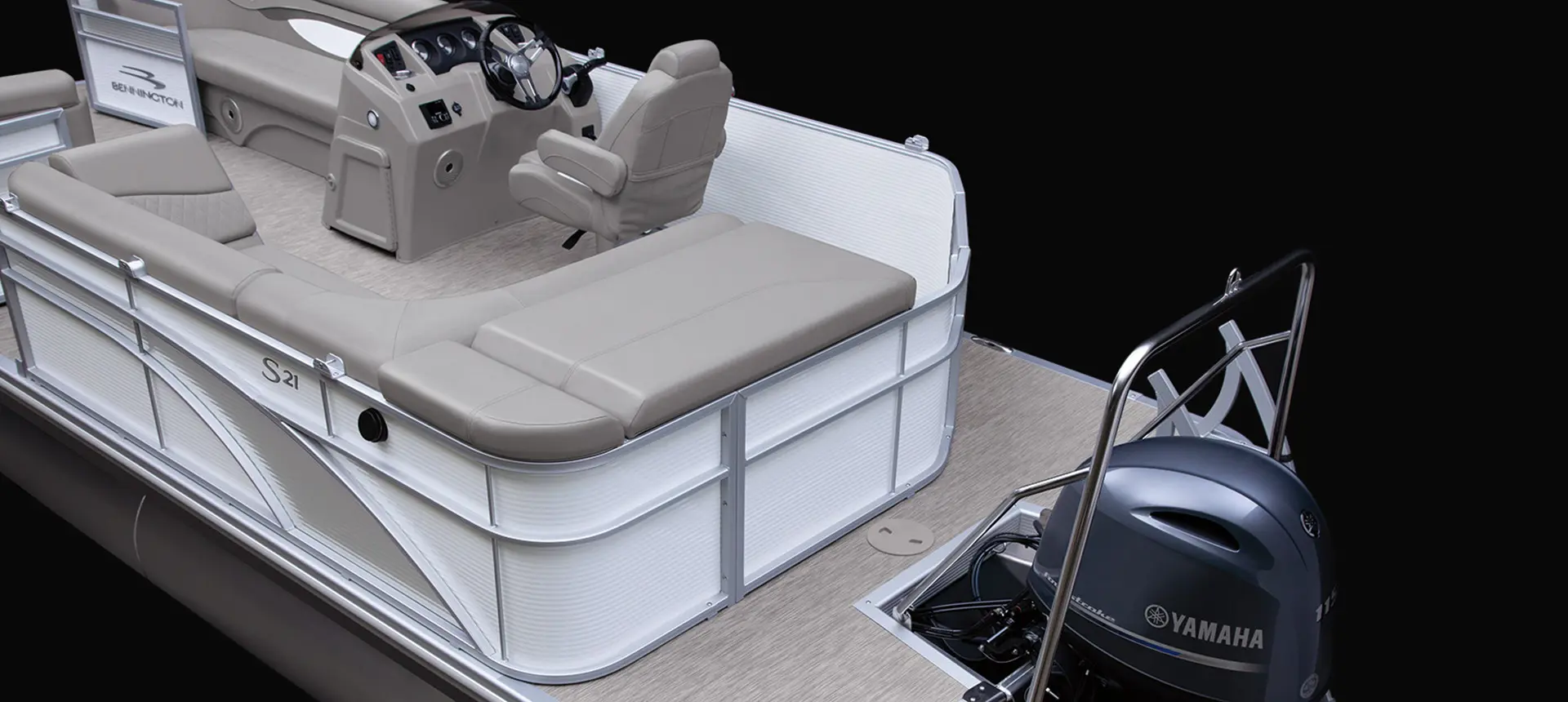 stern on a Bennington S pontoon boat with l-bench floor plan