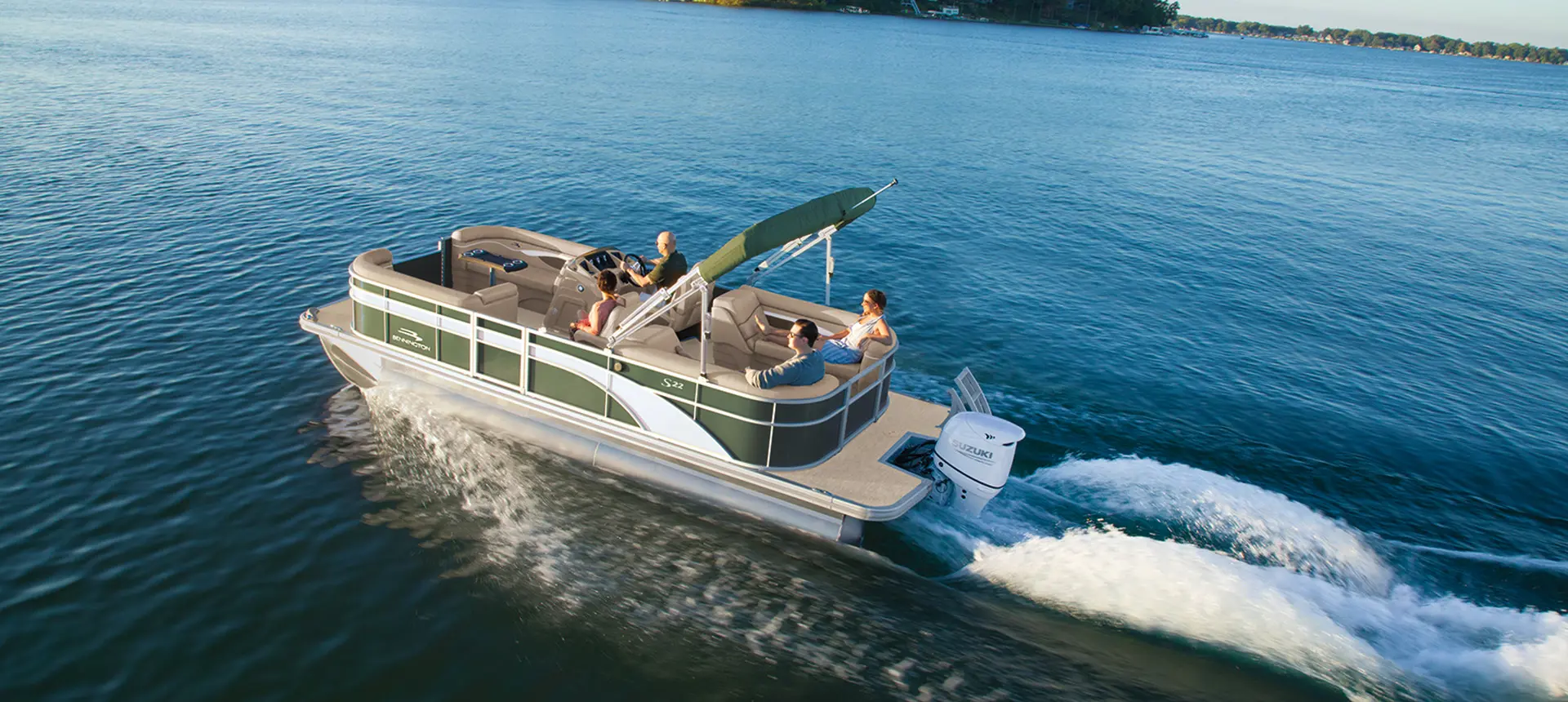 green and white Bennington S pontoon boat on a lake