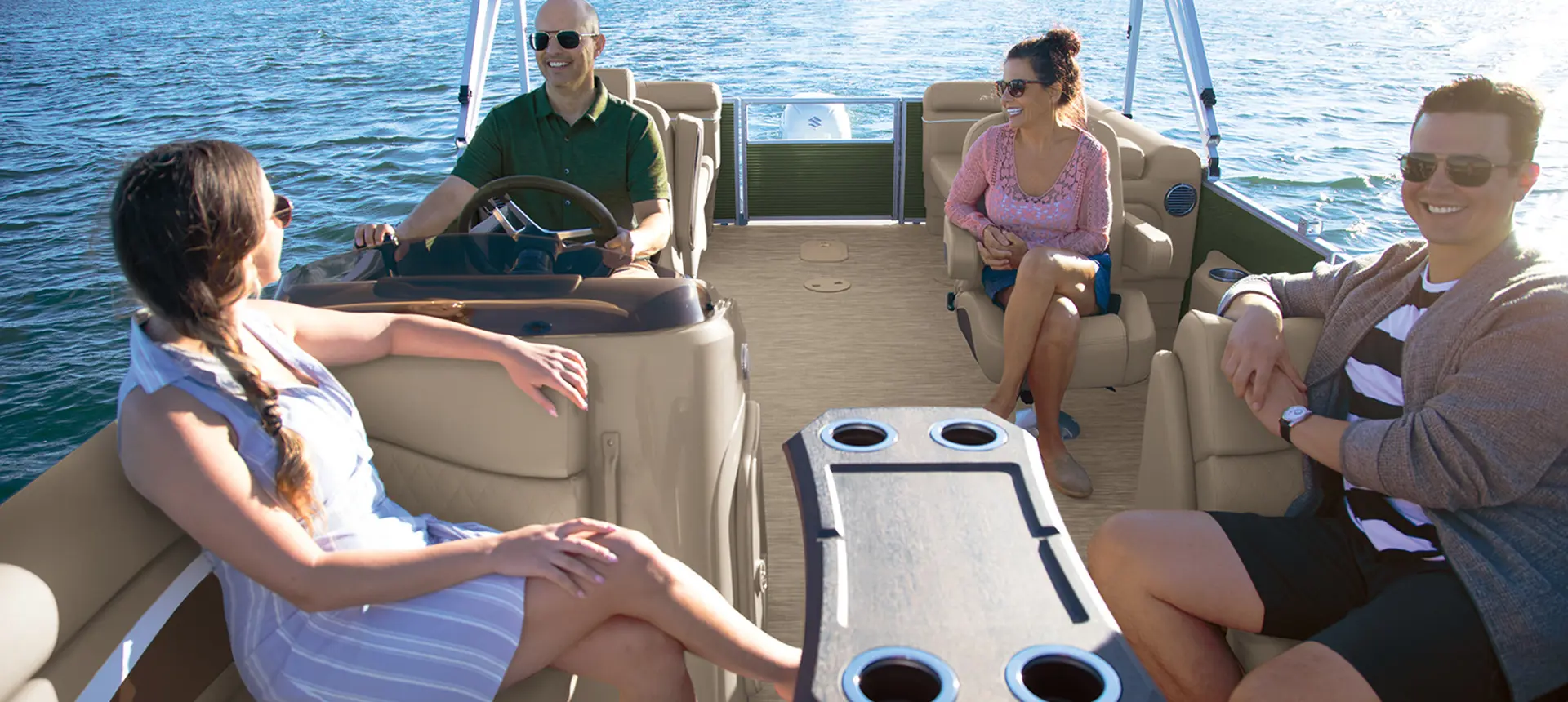 friends relaxing on a Bennington S pontoon boat