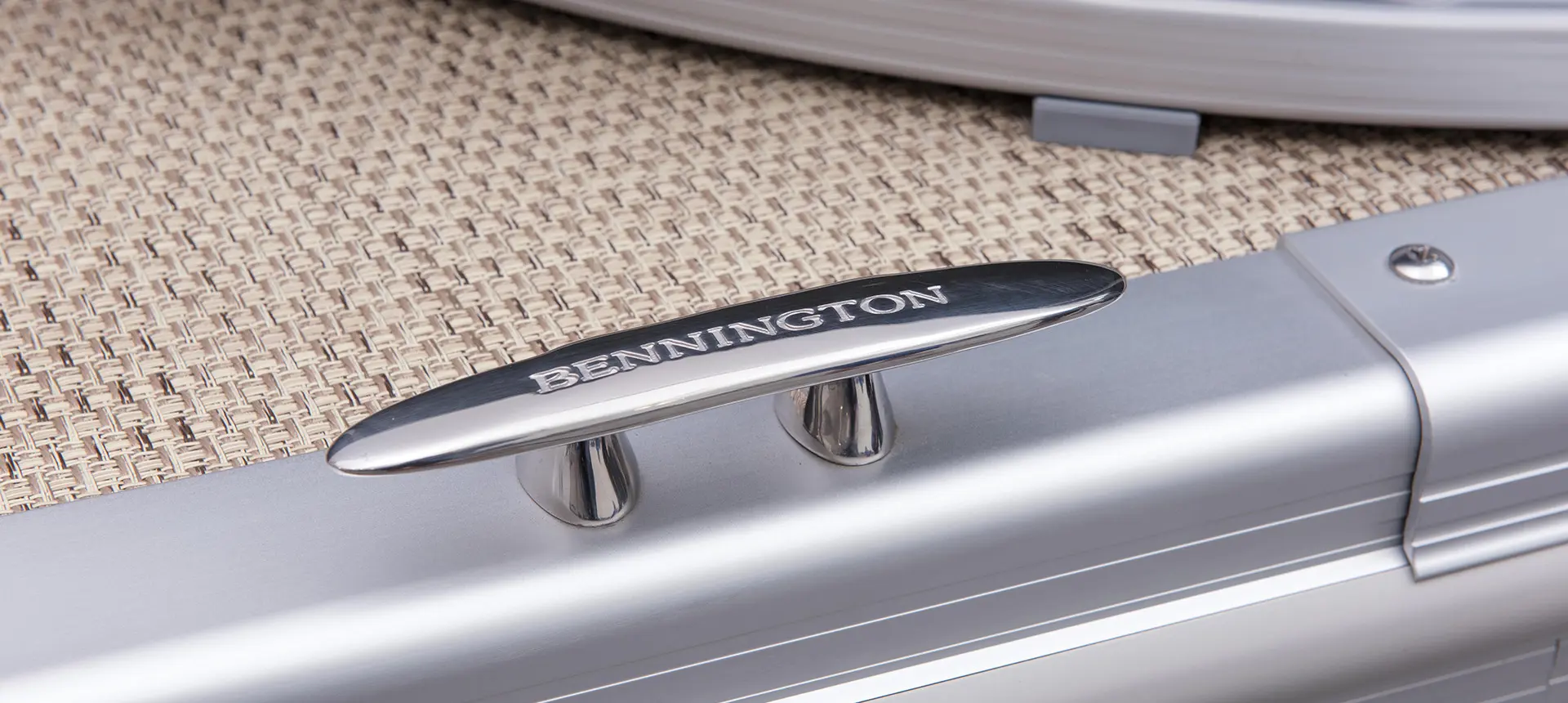 dock cleats on a Bennington S pontoon boat