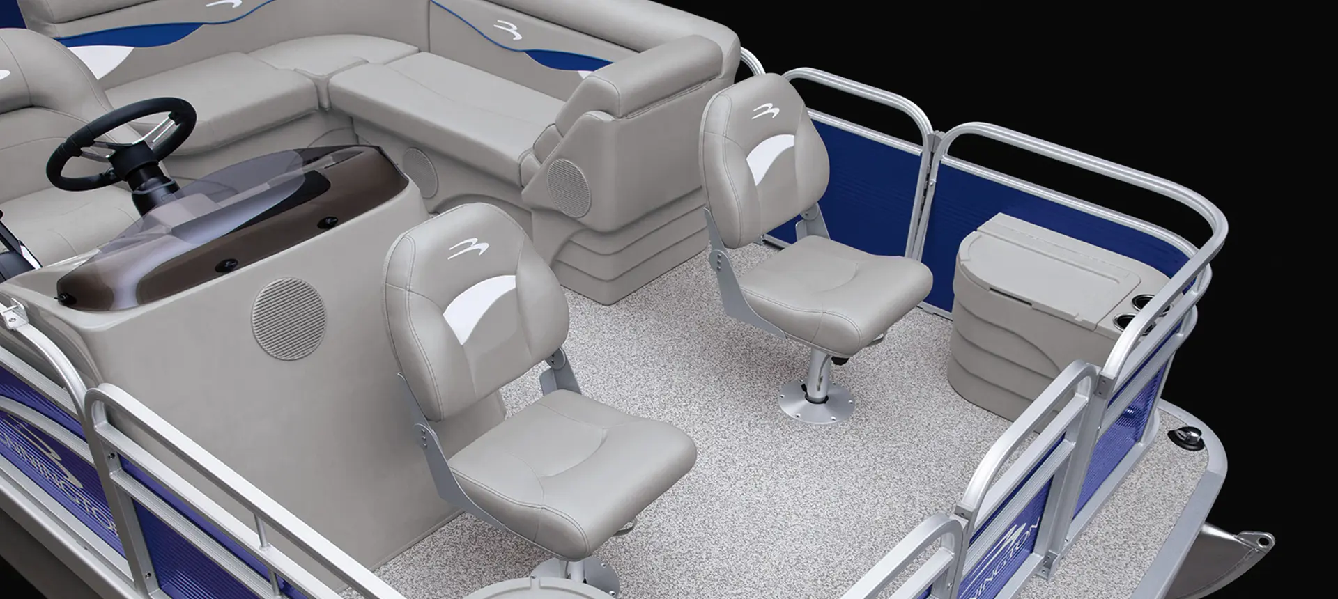 bow fishing seats on a Bennington SV pontoon boat