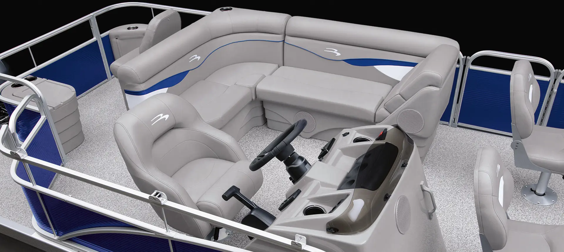 Bennington SV pontoon boat with fishing floor plan