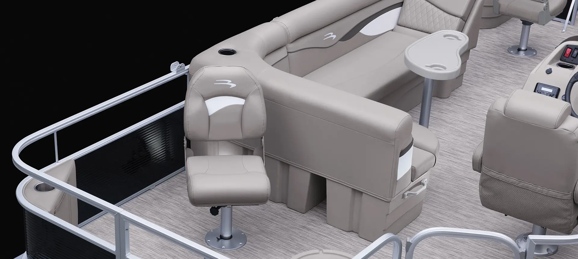 stern fishing seat on a Bennington SV pontoon boat