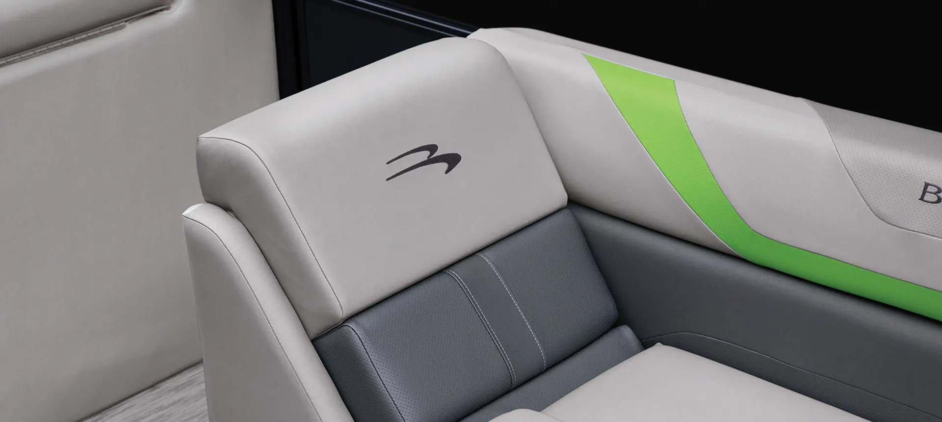 quad bench seat stitching on a bennington sx pontoon boat