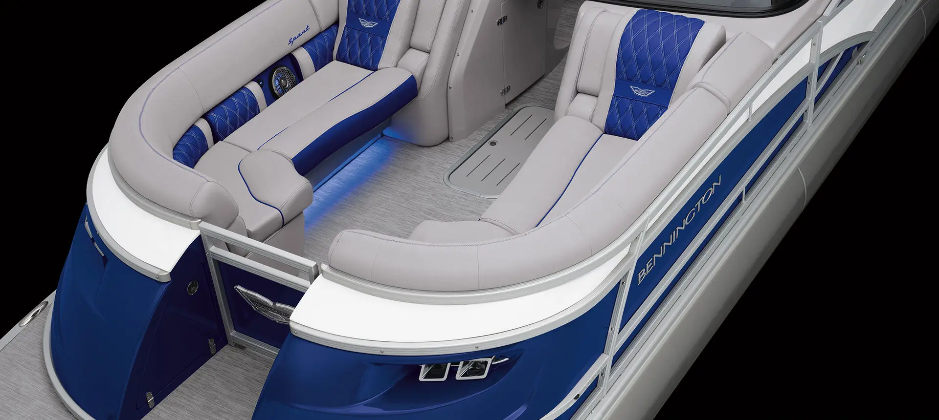 bow seating on a bennington q pontoon boat