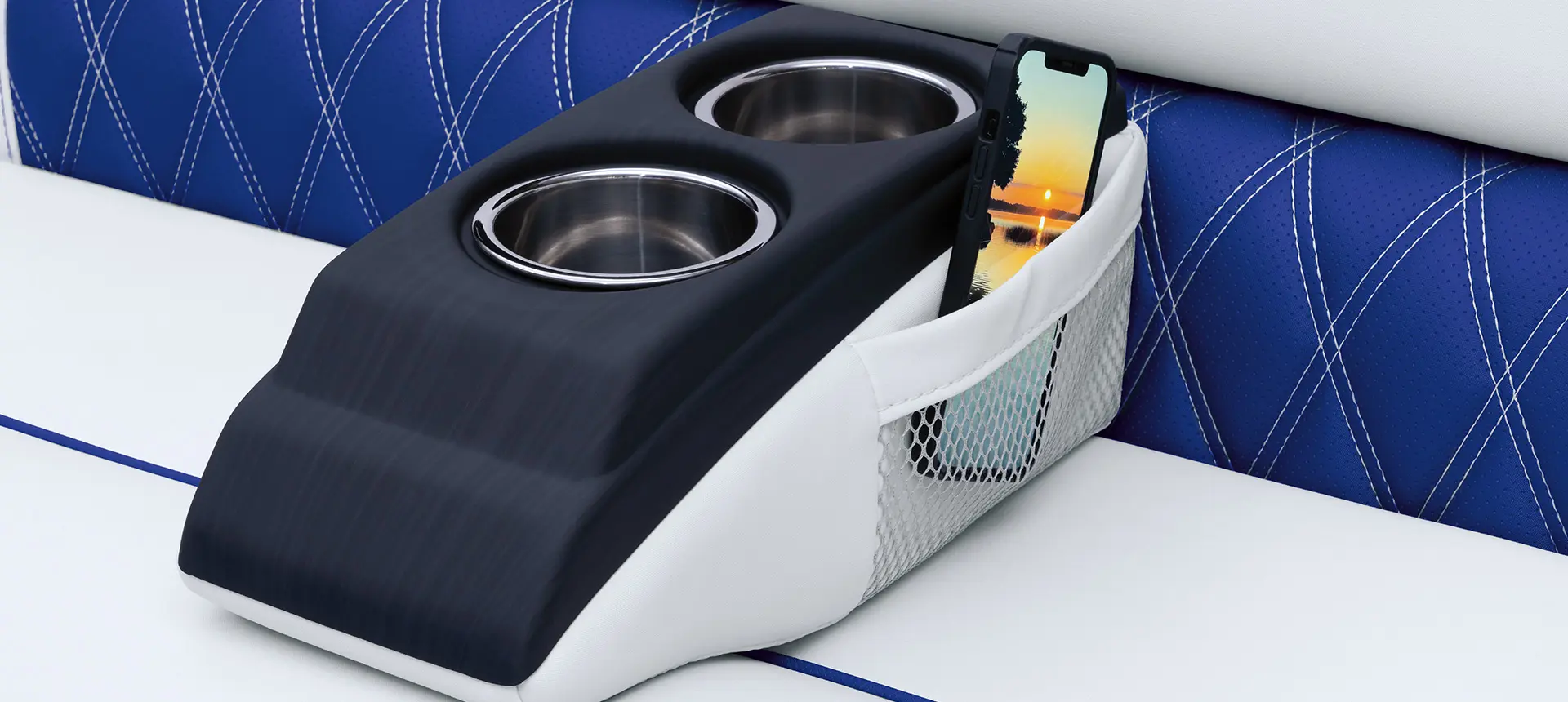 moveable cup holders on a Bennington R pontoon