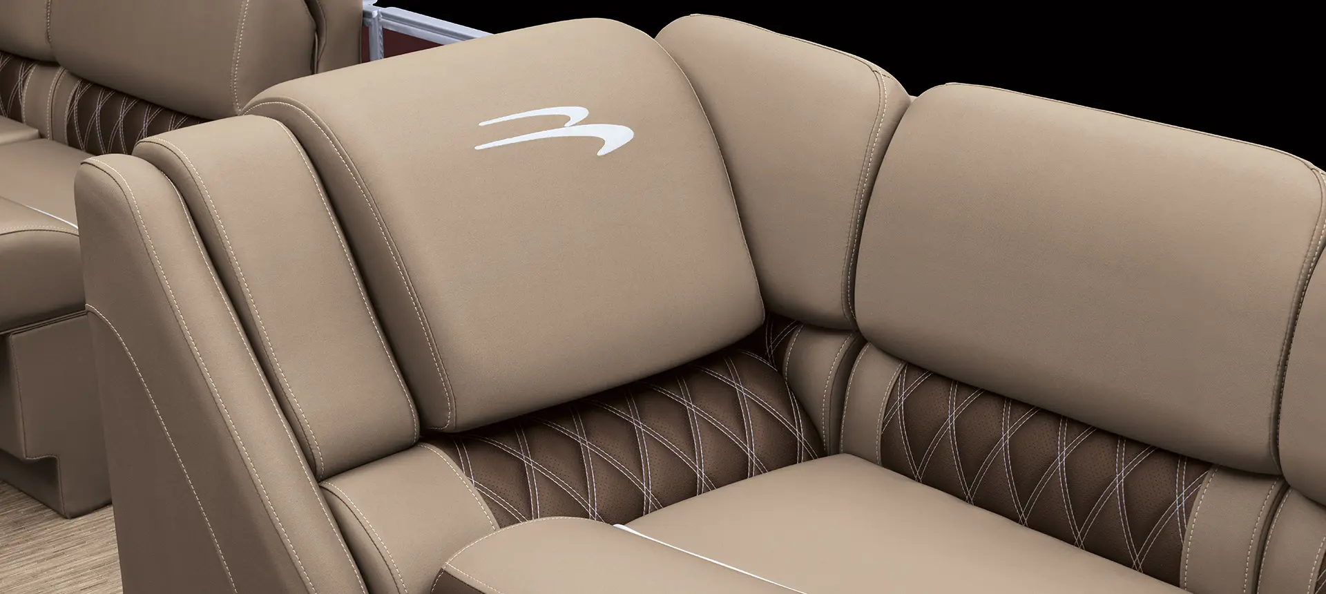 bennington logo and seat stitching on a Bennington R pontoon