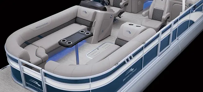 bow seating with table on a bennington sx pontoon boat