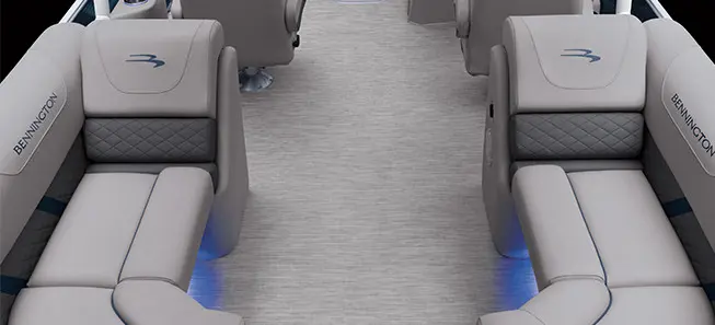 stern seating on a bennington sx pontoon boat