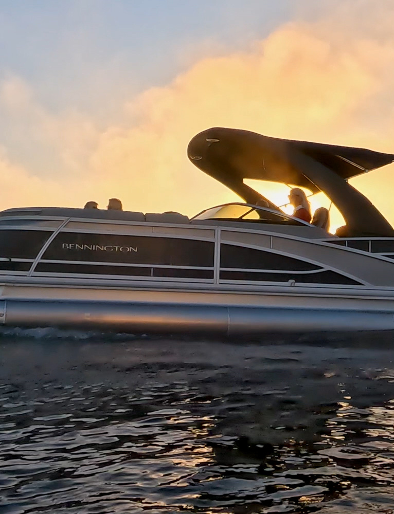 Luxury Pontoons & Tritoon Boats By Bennington EN-CA