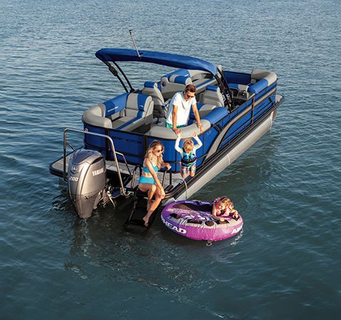 Family getting ready to go tubing with their Bennington watersports pontoon.