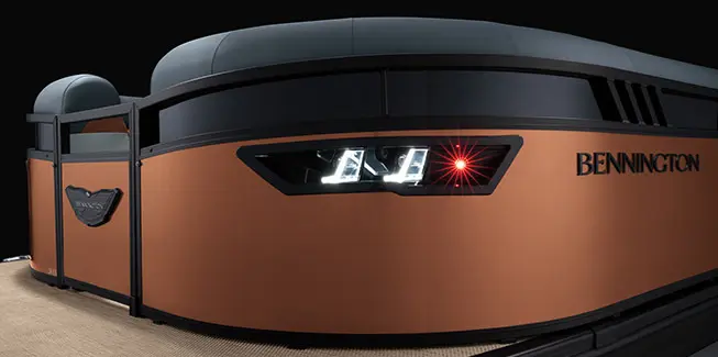 Integrated docking lights on the bow of a Bennington LX Sport pontoon boat.