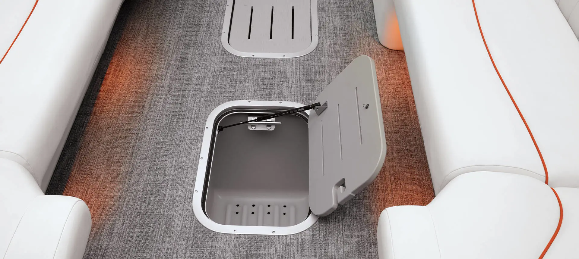 Integrated docking lights on the bow of a Bennington LX Sport pontoon boat.