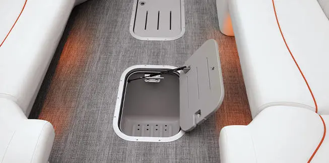 Integrated docking lights on the bow of a Bennington LX Sport pontoon boat.