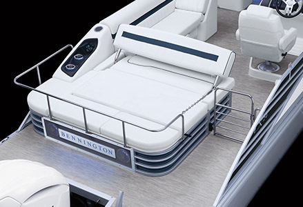 Bennington LX Sport Line pontoon boat with Swingback layout.