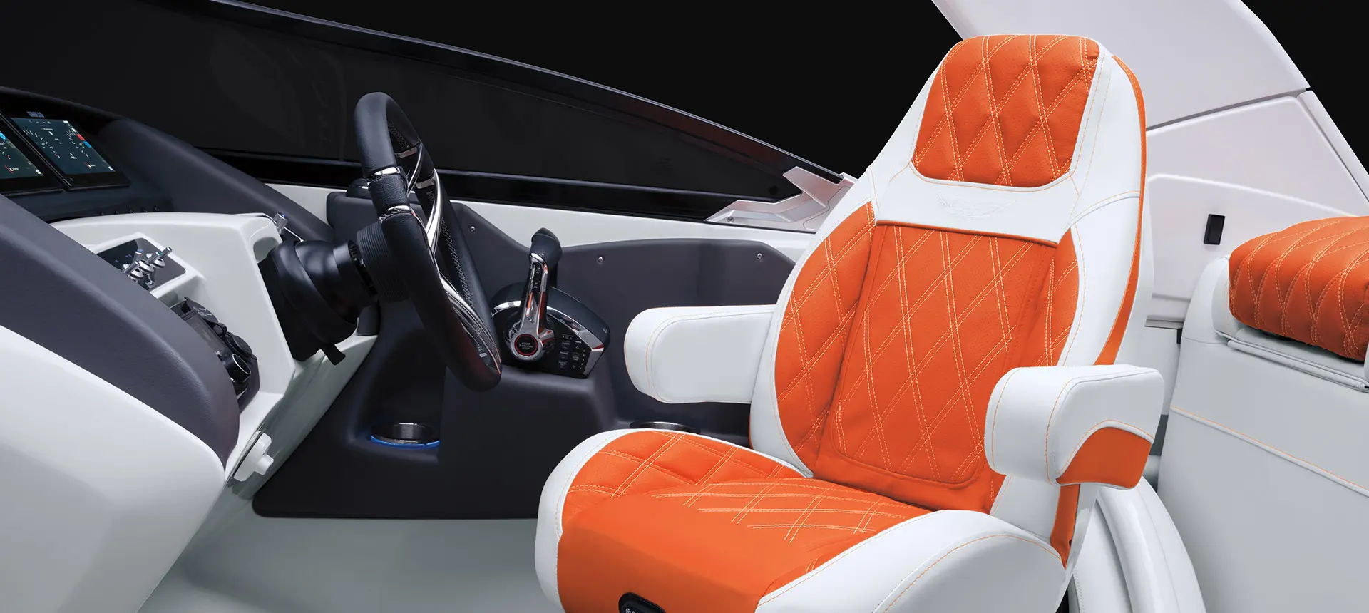 Closeup of the captain's chair at the helm of a Bennington RX Sport pontoon boat.