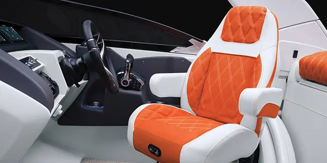 Closeup of the captain's chair at the helm of a Bennington RX Sport pontoon boat.