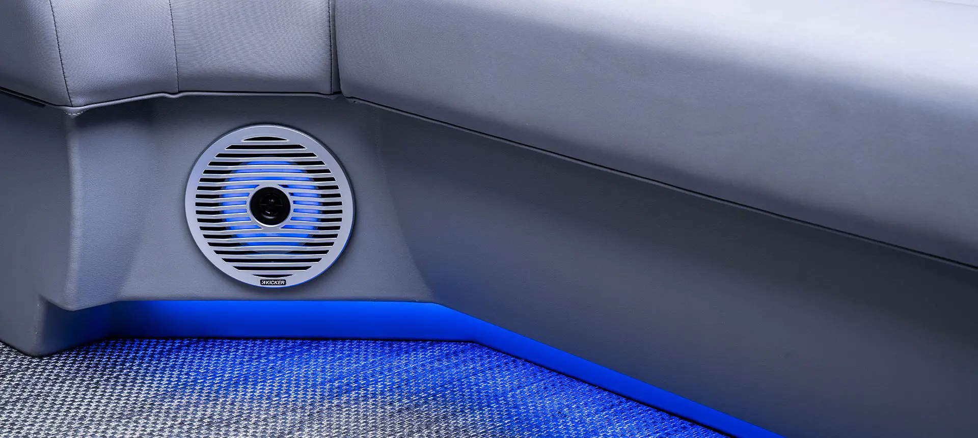 Integrated Kicker speaker on a Bennington SX Line pontoon boat.